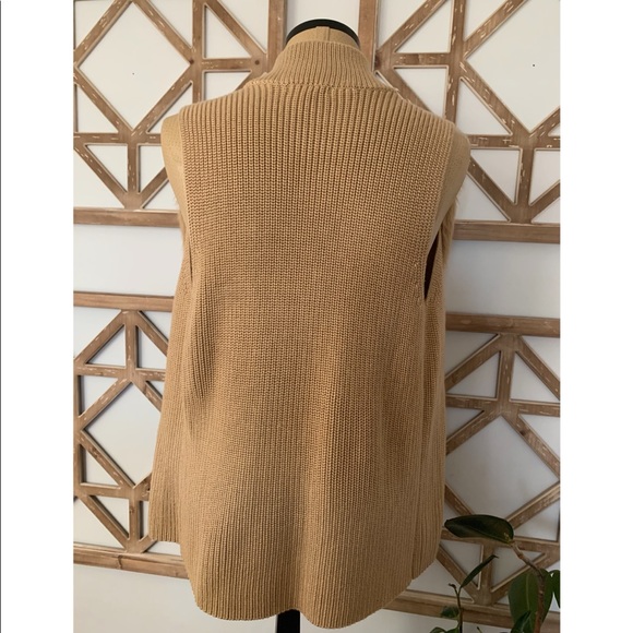 Alfani Faux Fur Vest - Picture 2 of 3